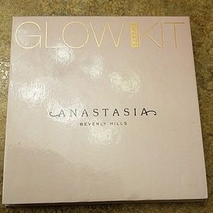 Anastasia glow kit